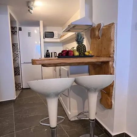 Aquamarine Firopotamos