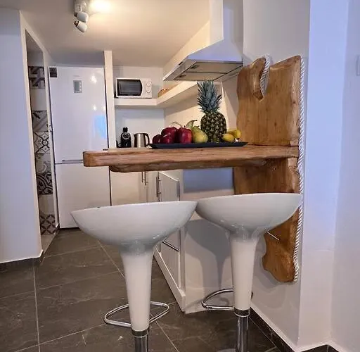 Aquamarine Firopotamos